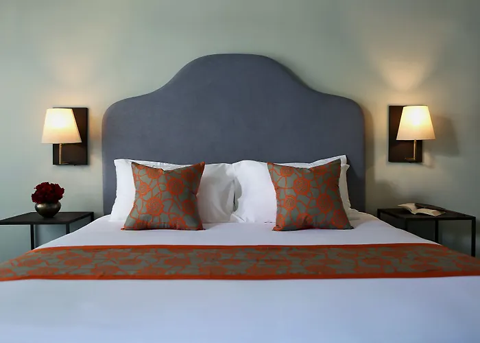 Lovinalife & Cafe Hotel