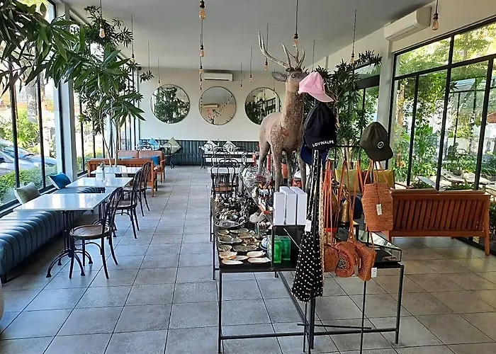 Hotel Lovinalife & Cafe 3*