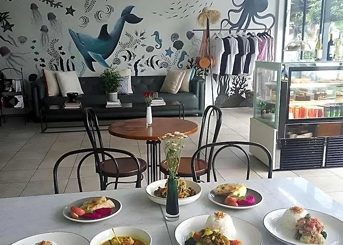 Lovinalife & Cafe Hotel Lovina (Bali)