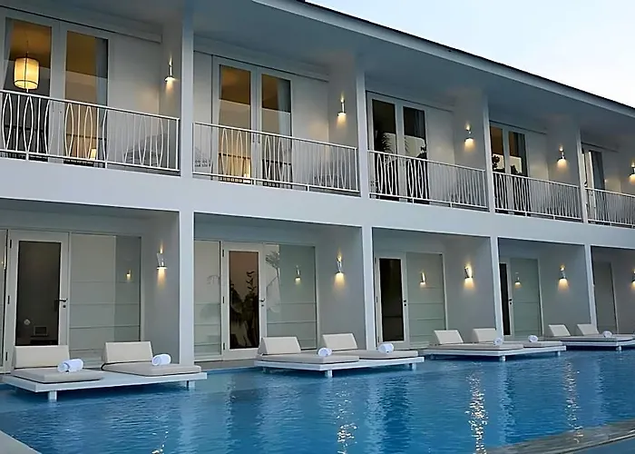 Hotel Lovinalife & Cafe 3*