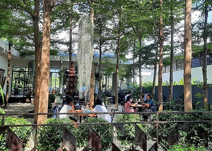 Lovinalife & Cafe Lovina (Bali)