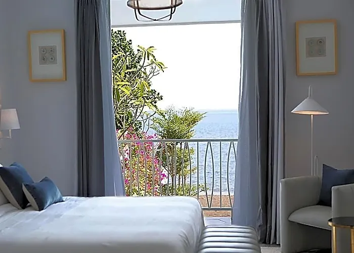 Lovinalife & Cafe Hotel